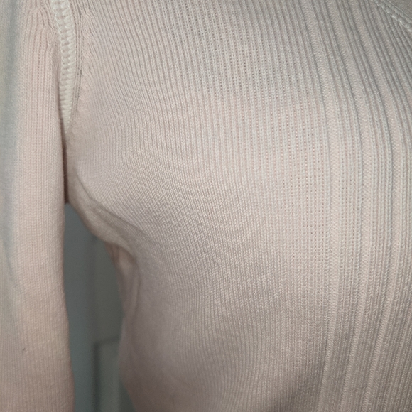 Vintage Tommy Hilfiger pink sweater - Picture 2 of 6